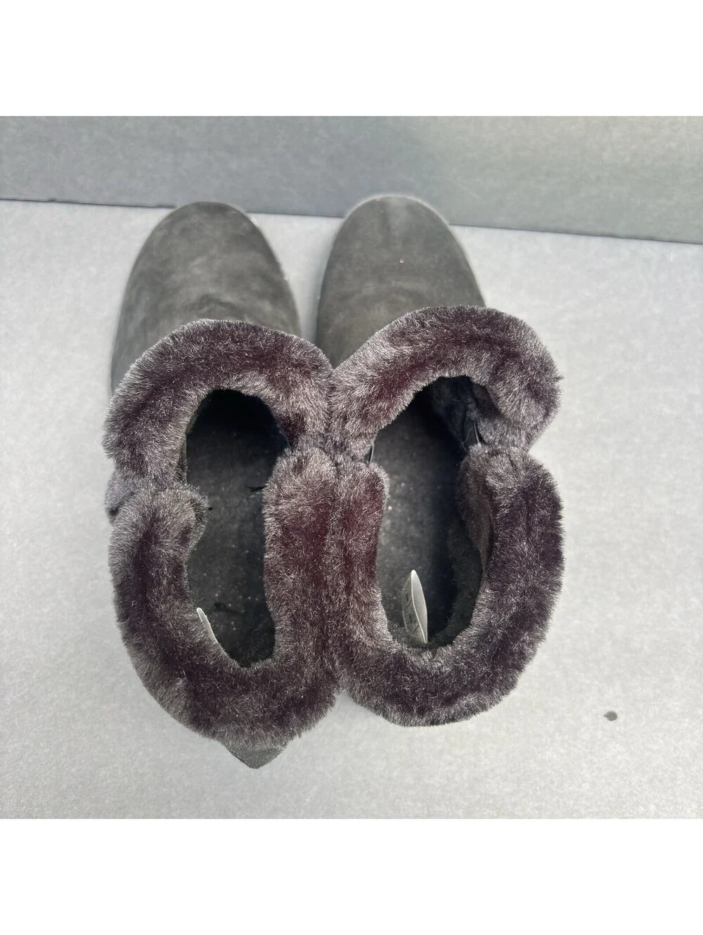 Cougar Duffy Bootie Women’s Size 10 Suede Pull On Faux Fur Trim Ankle Boots